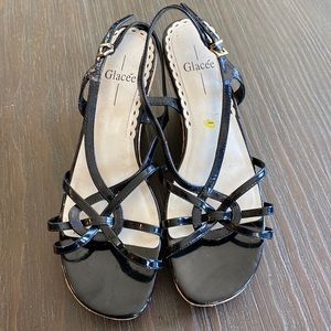 2/$20. Glacé ladies platform sandals, in size 9 Black patent vegan leather.